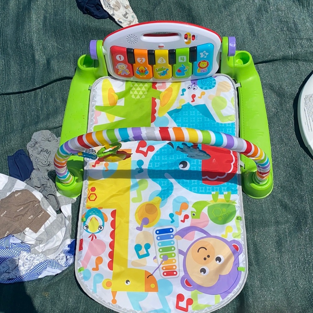 Tummy time toy mat